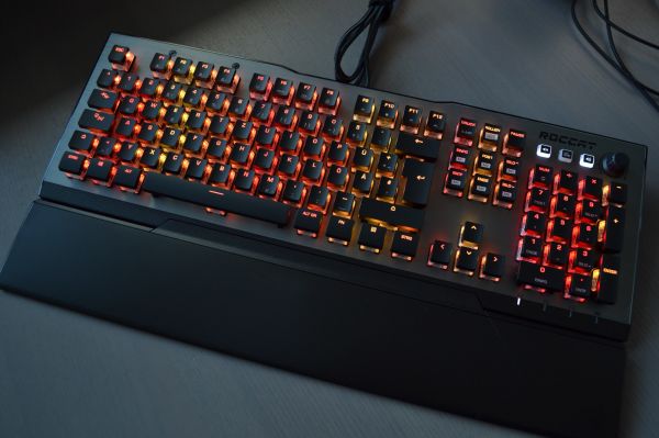 Roccat Vulcan 120 AIMO